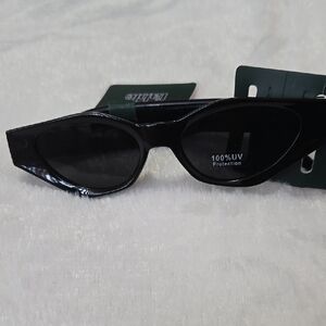 Trendy Black Cat-Eye Sunglasses